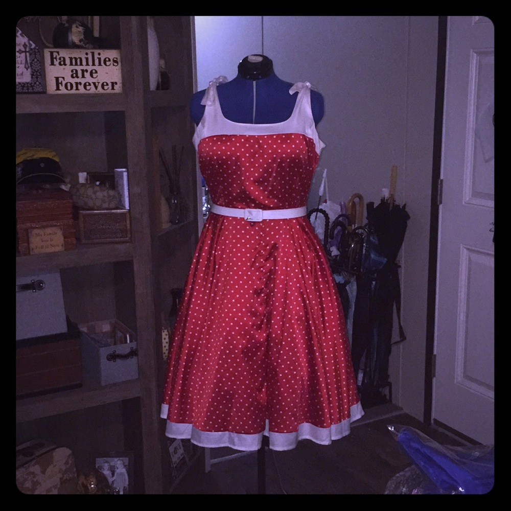 ELVGREN BY TATYANA SIZE 4xl red silky polkadot 👗